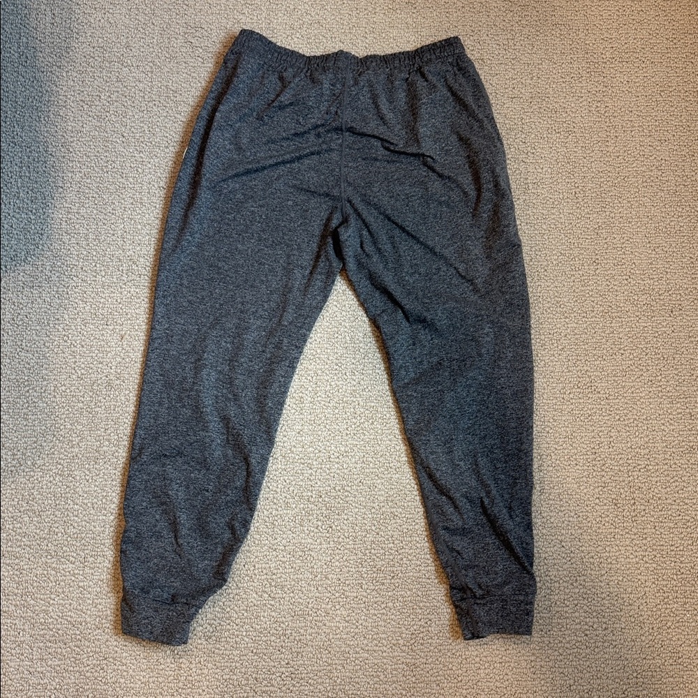 Vuori women’s joggers - Picture 3 of 3
